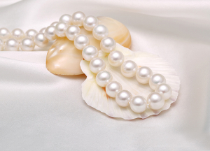 Chuỗi Ngọc trai Love Size 10mm - màu trắng